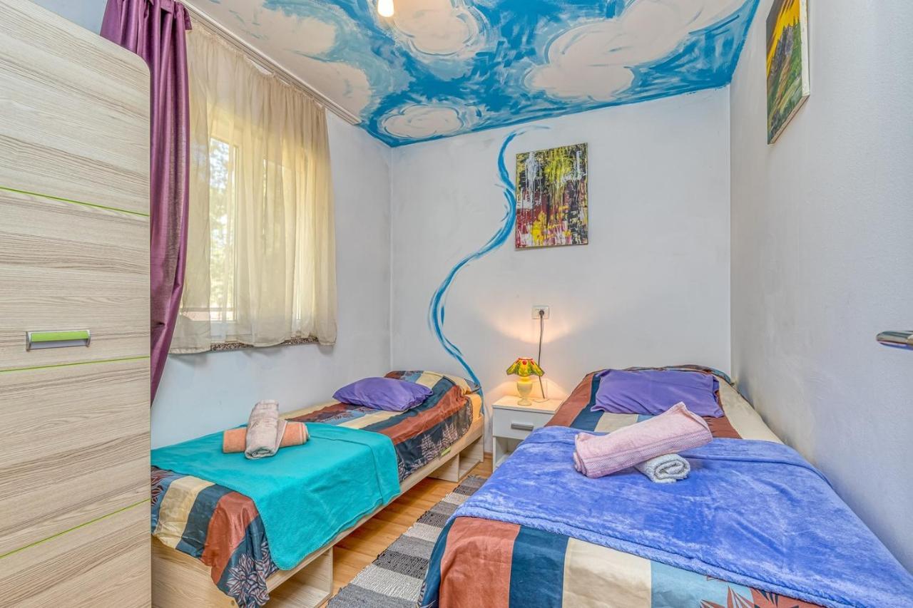 Holiday House Mir Kanfanar Exterior photo